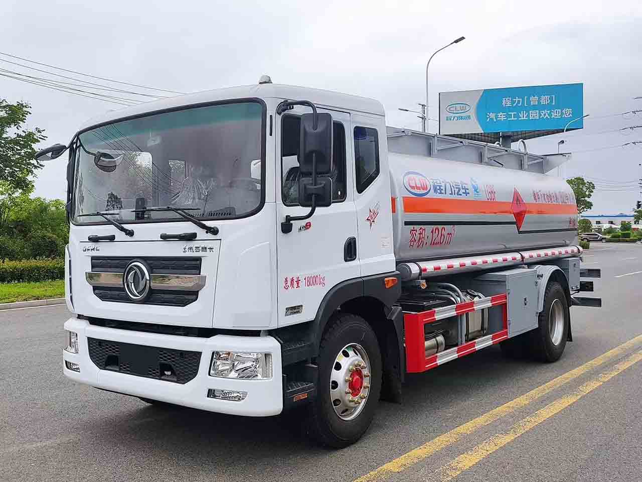 Dongfeng Dorica D9 oil tanker | Dorica 12 square refueling truck