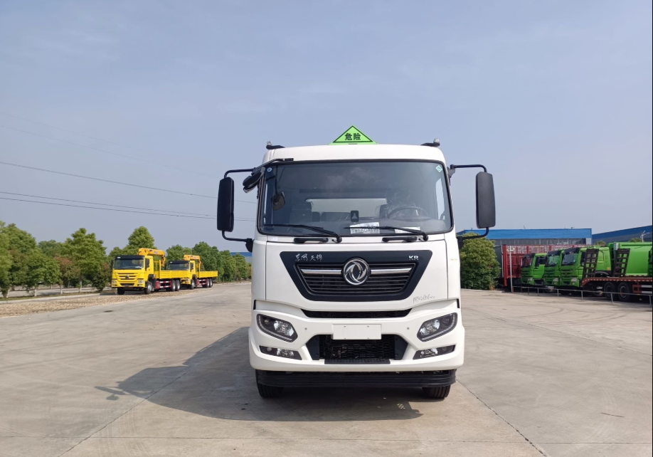 National VI new Dongfeng Tianjin 15 square carbon steel refueling truck